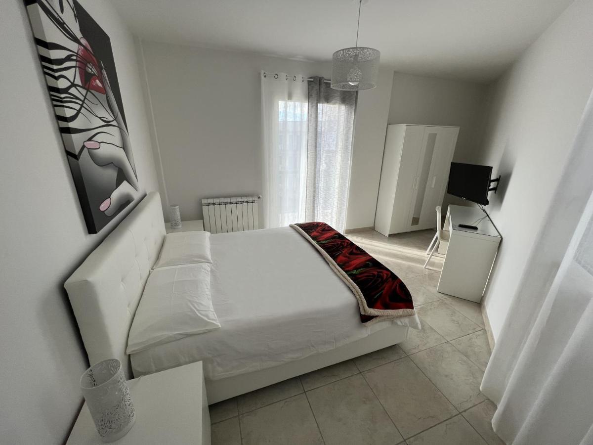 Casa Vacanze Le Tre Scimmiette Paterno  Bagian luar foto